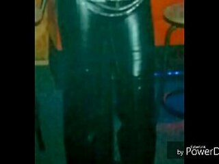 jessy dubai jerks off in the sex toy