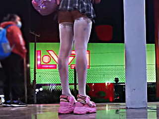 public school girl in the swbway upskirt