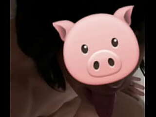 schiava troia beve dal suo padrone