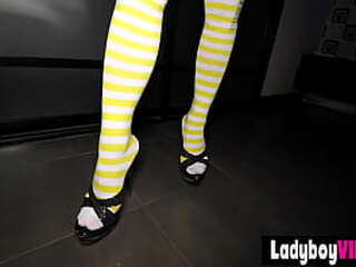 sucking all the cum from a t-girl cck