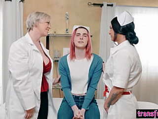 shemale ts foxxy enjoyed triple blowjob by horny patient jean hollywood