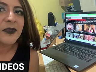 stunning ladyboy in sexy black stockings makes herself cum