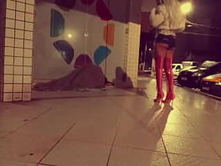 morador de rua meteu no cuzinho da safada na cal&ccedil_ada