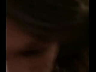 leatravchienne suce son premier client de la soiree