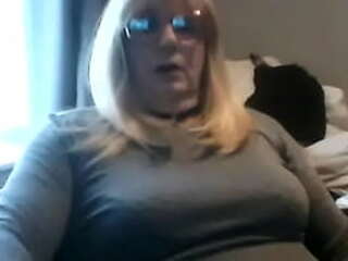 ladyboy kie fingering her craving cunt and fucking it with a huge dildo