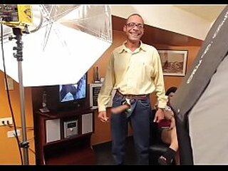 tranny likes a sexy cowgirl ride