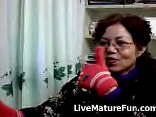cold mature chinese on webcam