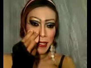 ladyboy gitar buttplug goes back inside